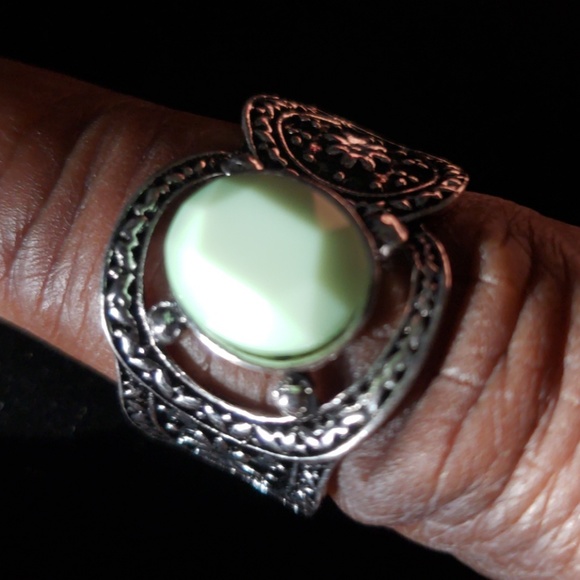 Ring - Picture 1 of 1